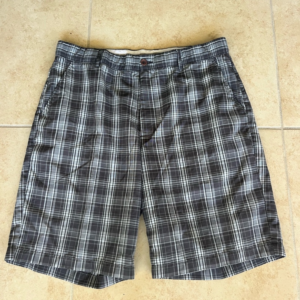Greg Norman Men's Black and Gray Plaid Casual Shorts